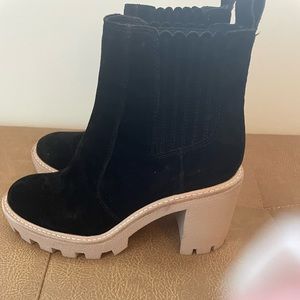 Gianni Bini lug sole suede boot. 8.5M